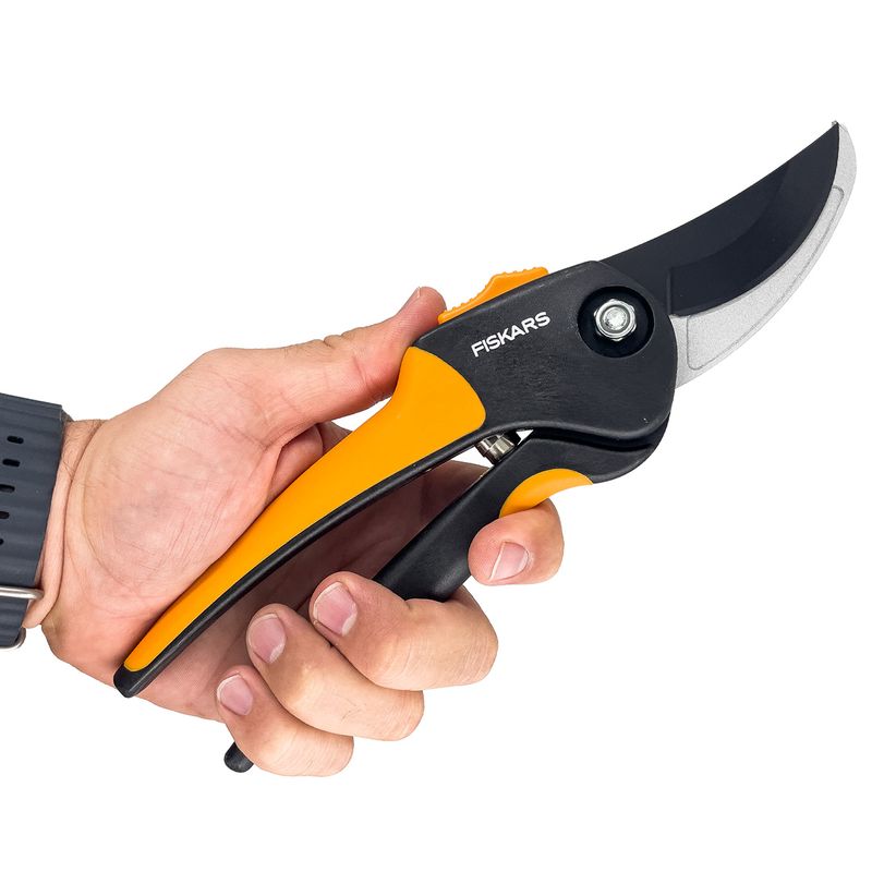 Fiskars Softgrip Bypass Pruner - Bobwards.com