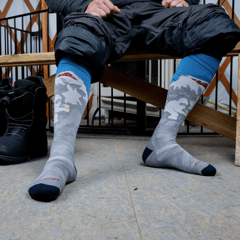 Darn-Tough-Heady-Yeti-Over-the-Calf-Midweight-Ski---Snowboard-Sock---Men-s---Gray.jpg