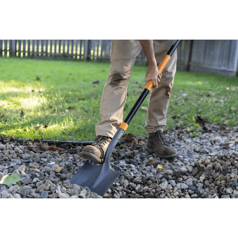 Fiskars Fiberglass Transfer Shovel - Bobwards.com