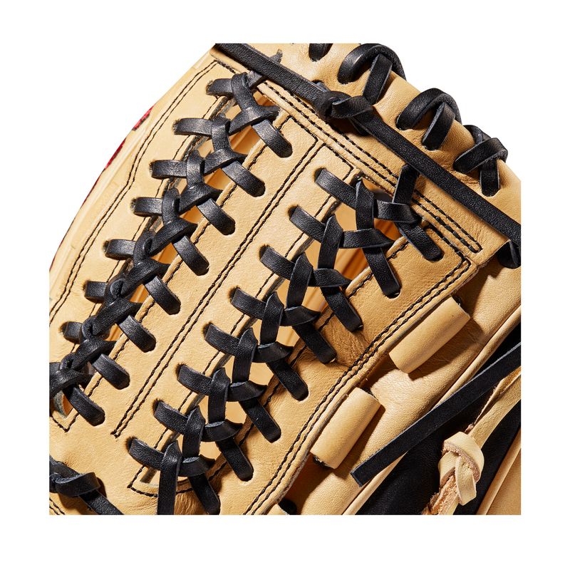 Wilson A2000 D33 Pitcher Baseball Glove
