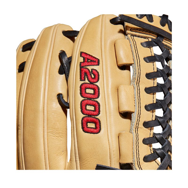 Wilson A2000 D33 Pitcher Baseball Glove