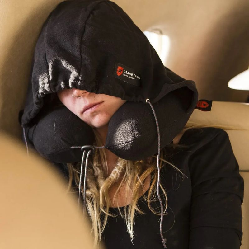 NWEB---GRANDT-HOODED-TRAVEL-PILLOW-Black-One-Size.jpg