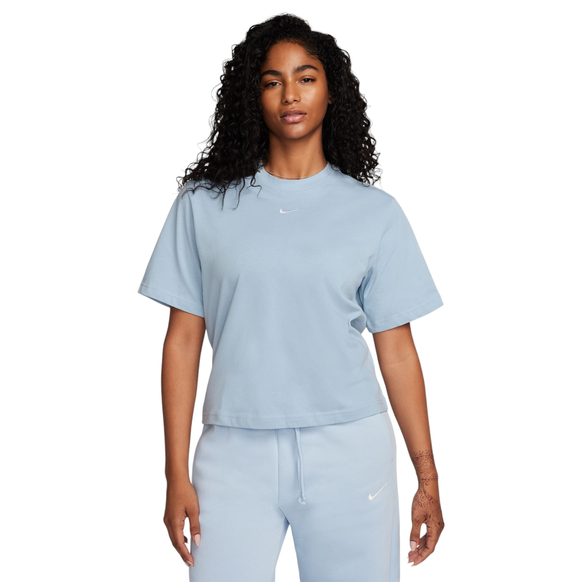 /nike-sportswear-essentials-boxy-tshirt-womens-10402373/p?skuId=1681062