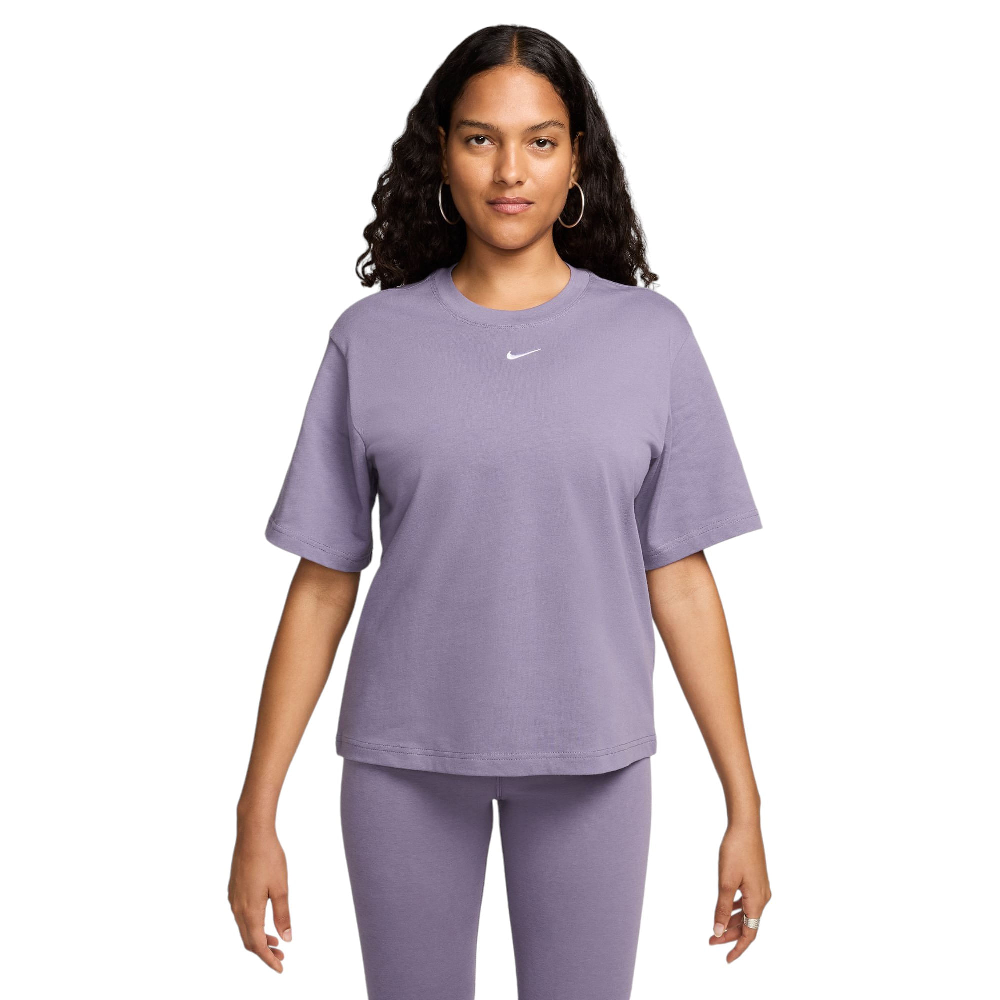 /nike-sportswear-essentials-boxy-tshirt-womens-10402373/p?skuId=1774537