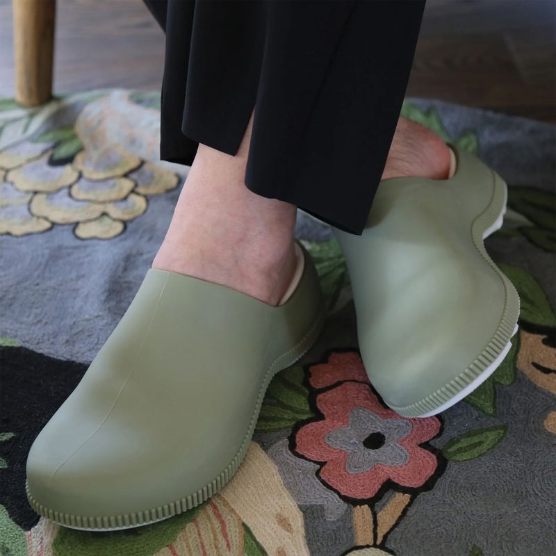 Cougar-Shoes-Sven-Luxmotion-Molded-TPE-Water-Friendly-Clog---Women-s---Fern.jpg