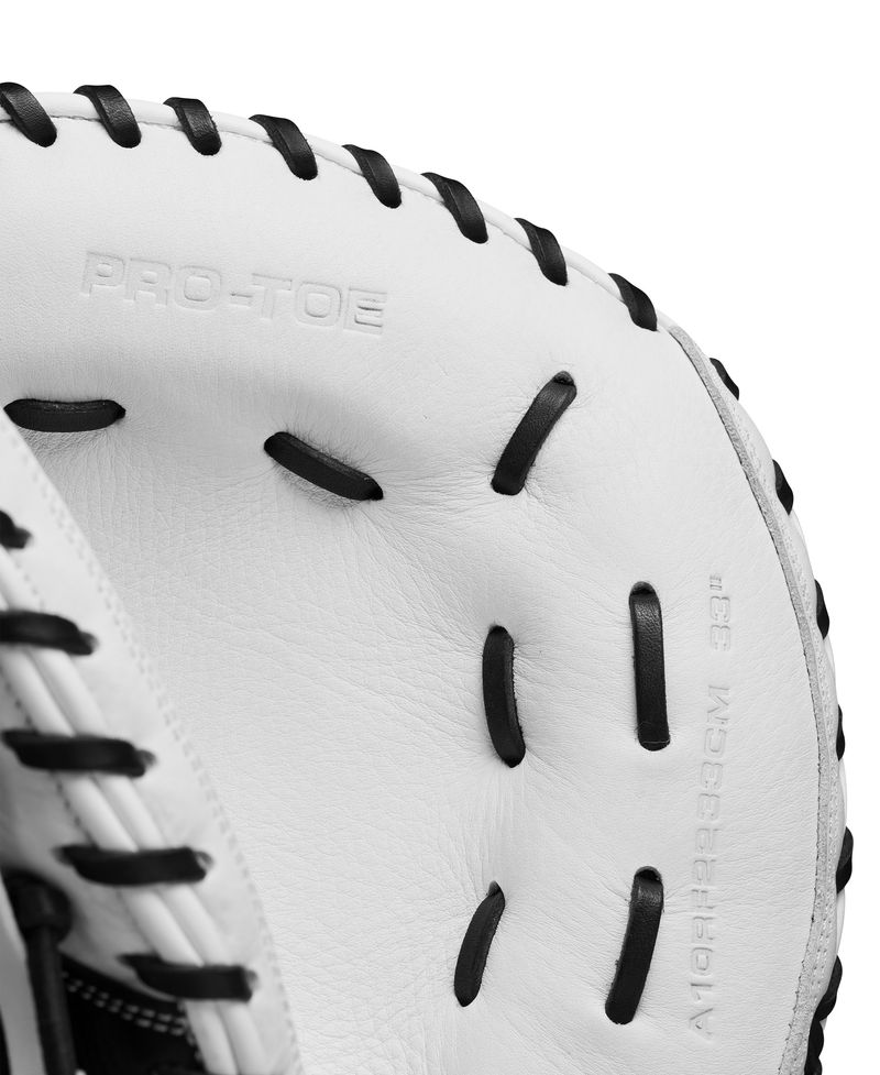 Wilson-A1000-Catcher-s-Mitt-White---Black---Red-33--Right-Hand-Throw.jpg