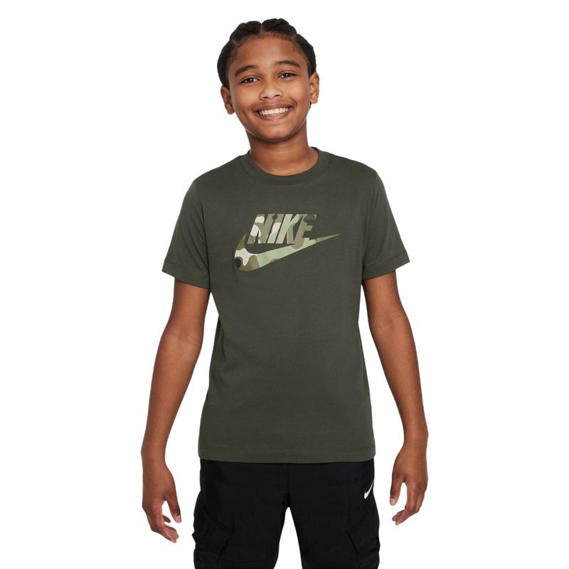 NWEB---NIKE-C-B-NSW-TEE-CLUB-SSNL-CAMO-Cargo-Khaki-XS.jpg