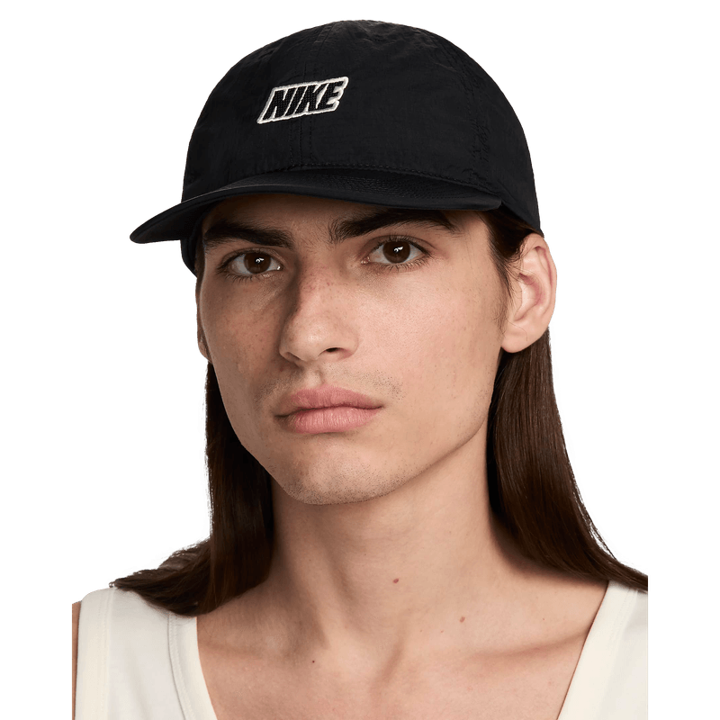 NWEB---NIKE-C-U-NK-CLUB-CAP-U-FB-OTDR-S24-L-Black---Summit-White-S-M.jpg