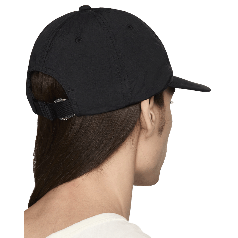 NWEB---NIKE-C-U-NK-CLUB-CAP-U-FB-OTDR-S24-L-Black---Summit-White-S-M.jpg