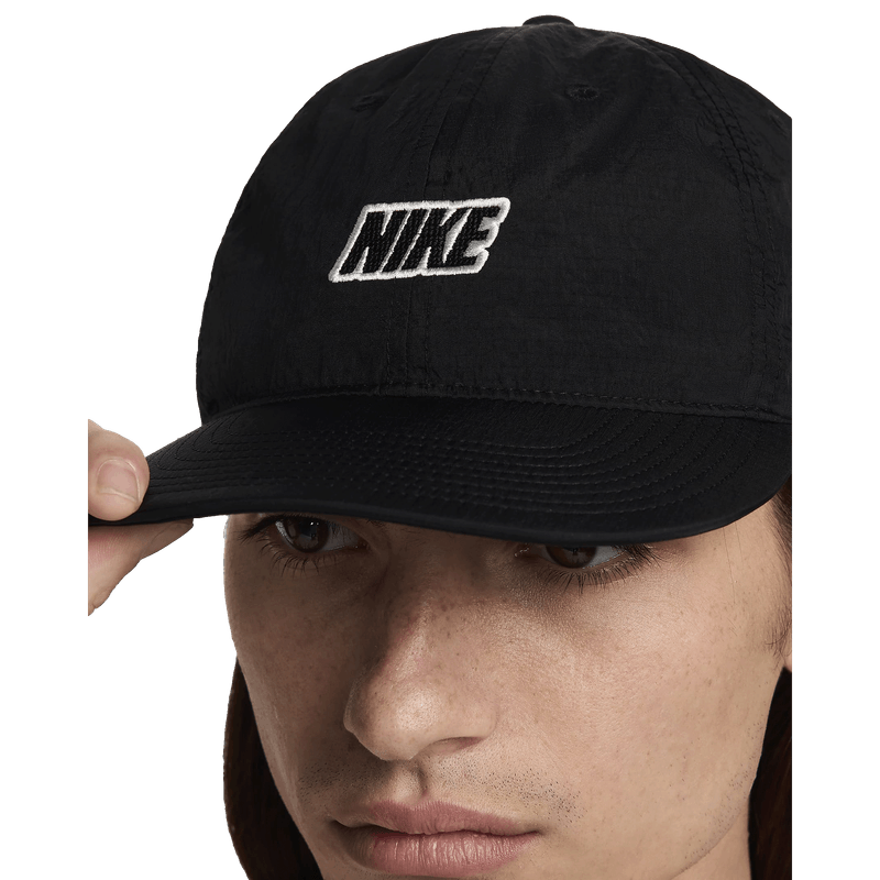 NWEB---NIKE-C-U-NK-CLUB-CAP-U-FB-OTDR-S24-L-Black---Summit-White-S-M.jpg