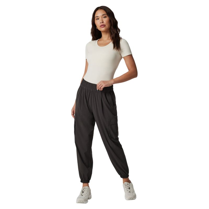 Vuori-Villa-Cargo-Jogger---Women-s-Dark-Java