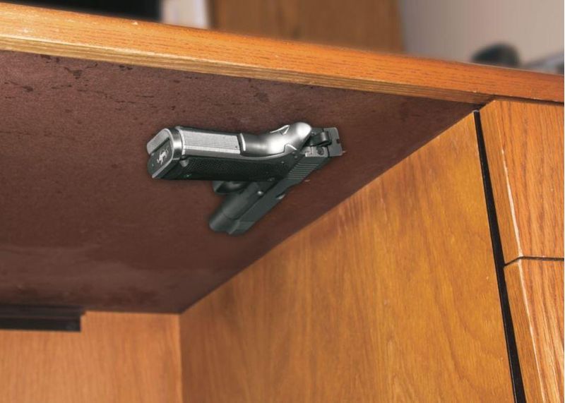 batten-magnet_gun_concealed