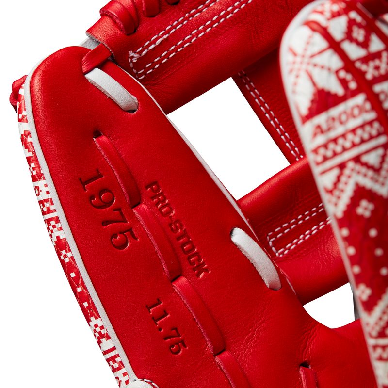 Wilson-A2000-GOTM-1975SS-11.5--Infield-Glove-December-2024-Red---White-Holiday-Sweater