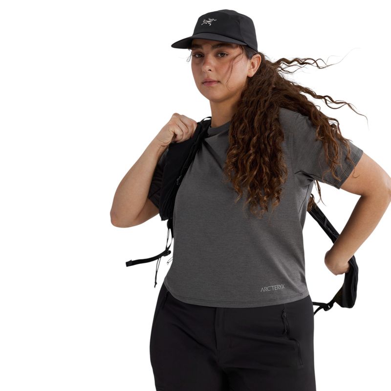 Arc-teryx-Taema-Crop-Logo-Short-Sleeve-Shirt---Women-s-Black-Heather---Graph