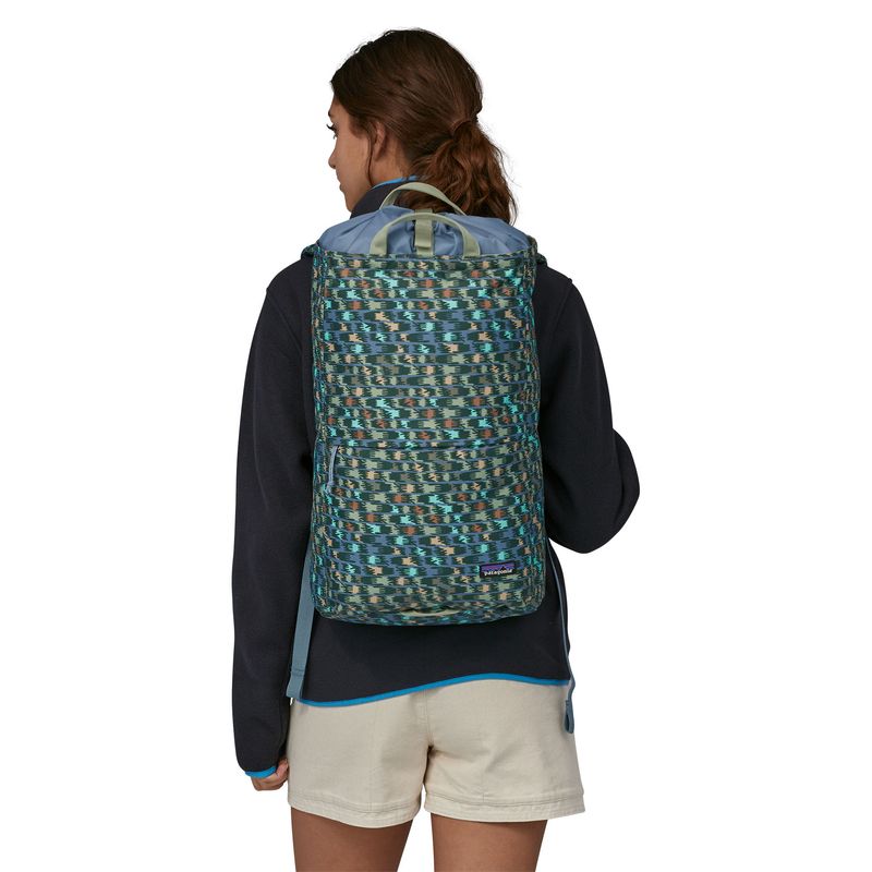 Patagonia-Fieldsmith-Linked-Pack-Intertwined-Hands---Hemlock-Green