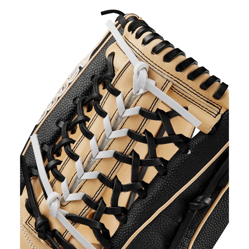 Wilson A2000 Classic T125 Fastpitch Softball Glove Blonde / Black / White