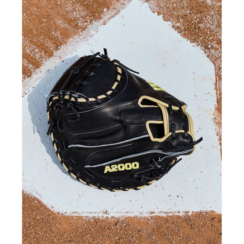 Wilson A2000  Classic Series 1734 Catcher Mitt Black