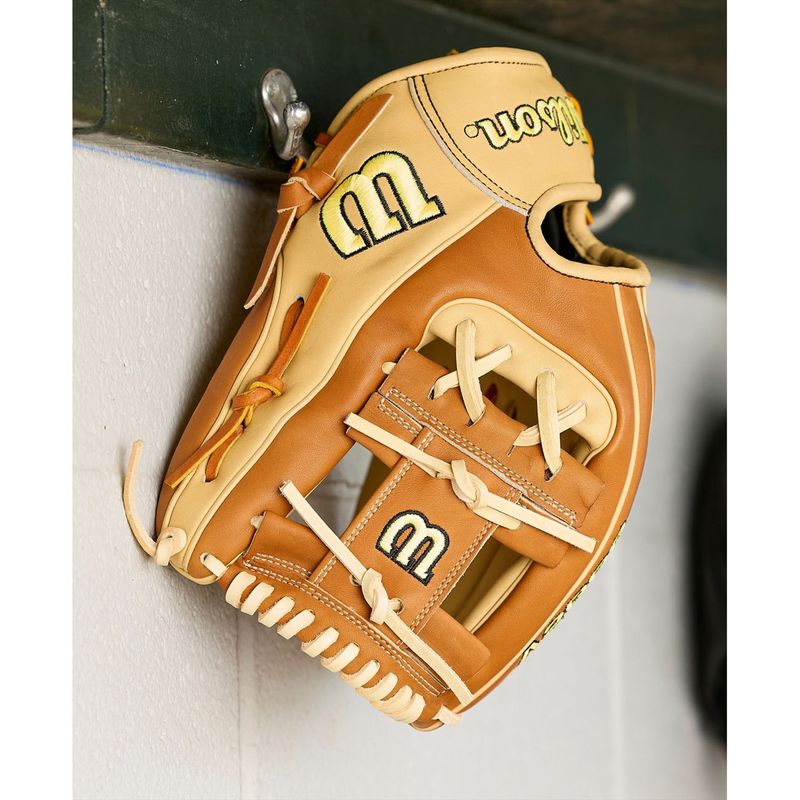 Wilson A2000 Classic Series 1975 Baseball Glove Saddle Tan / Blonde