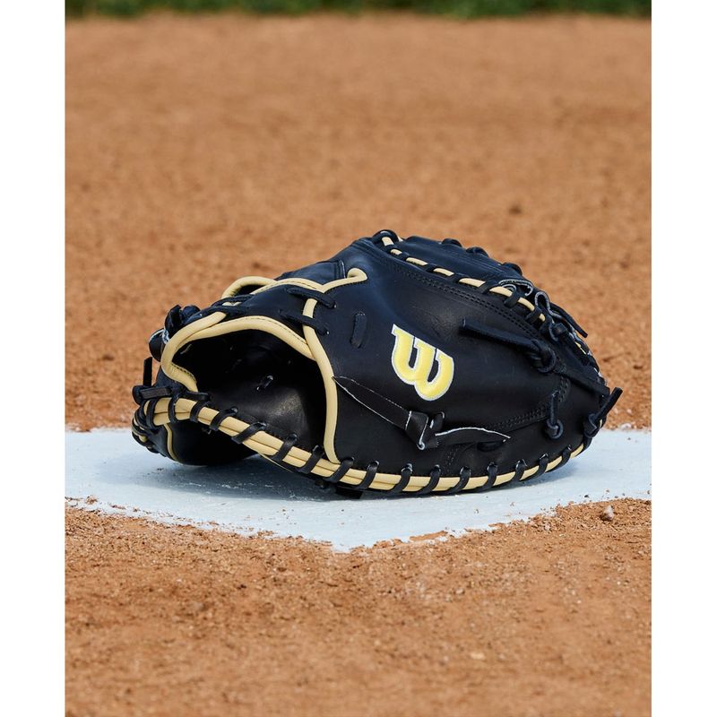 Wilson A2000  Classic Series 1734 Catcher Mitt Black
