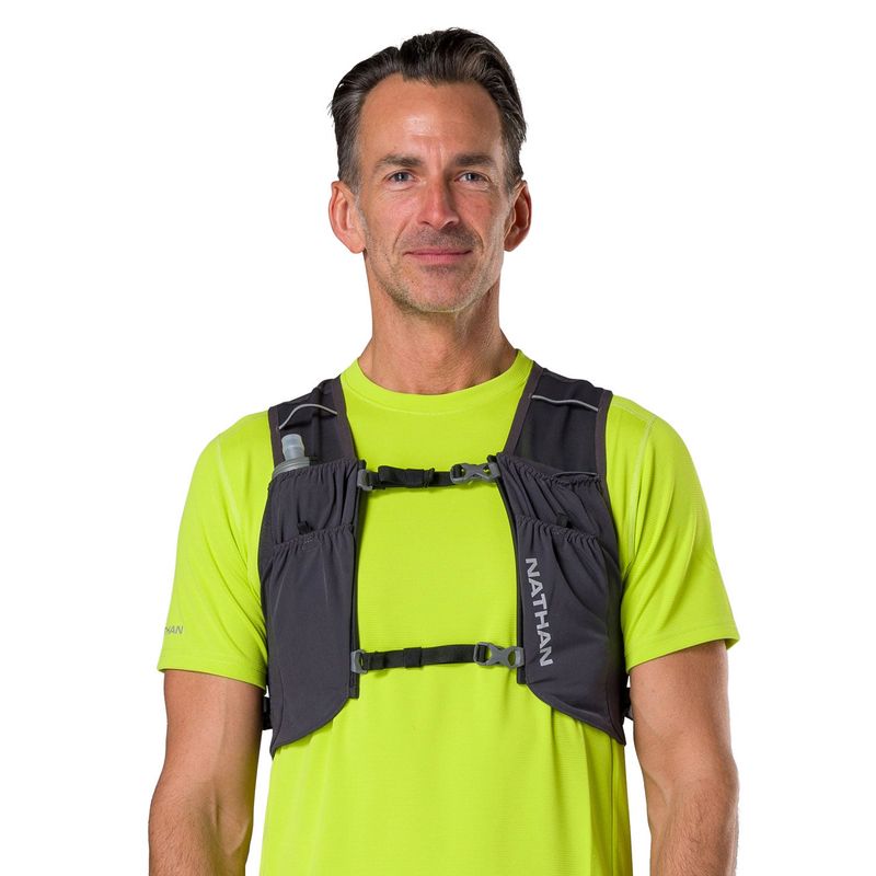 Nathan Pinnacle Featherlite 1.5 L Running Vest Charcoal / Reflective Silver