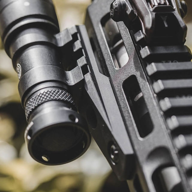 Magpul-M-LOK-Cantilever-Rail-light-Mount-Aluminum.jpg